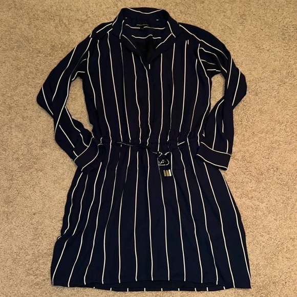 Banana Republic Dresses & Skirts - Banana Republic Long Sleeve Collared Navy White PINSTRIPE SHIRTDRESS